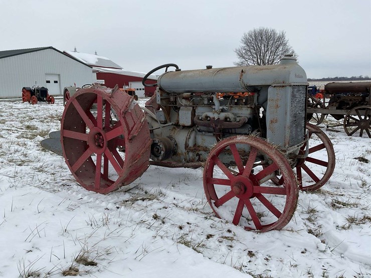 fordson-with-mounted-plow-image-4