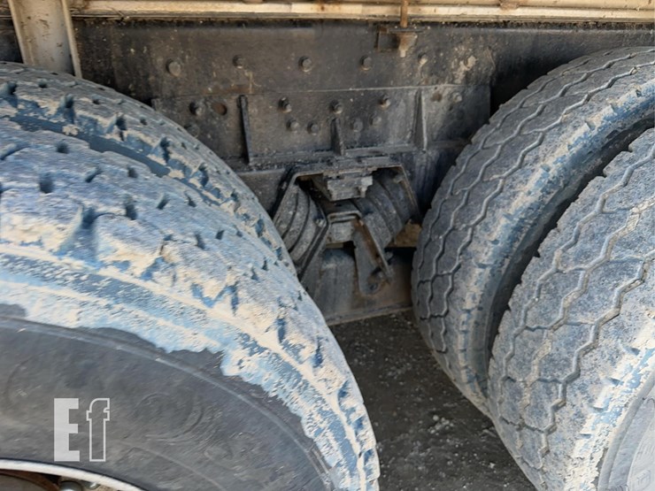 1999-kenworth-t800-image-12