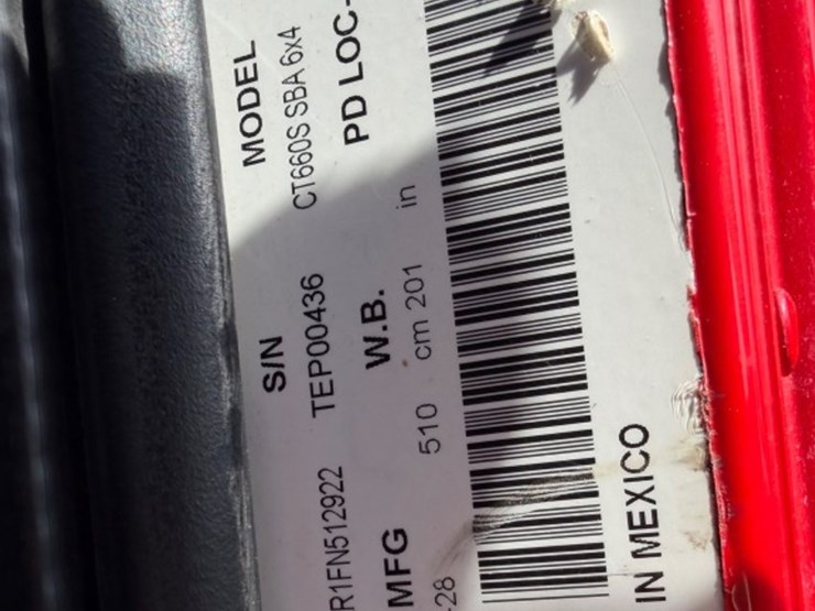 #31771-•-2015-caterpillar-tandem-axle-truck-tractor-image-21