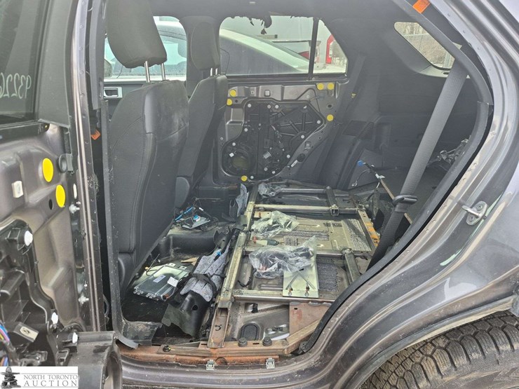 2025-ford-explorer-image-19