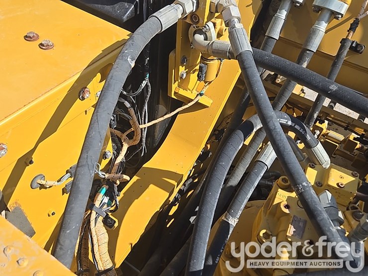 2019-caterpillar-336-image-79