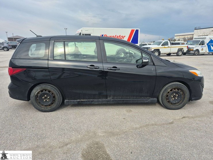 2014-mazda-mazda5-image-4