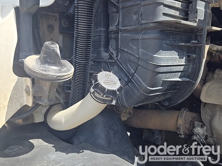 2011-freightliner-cascadia-125-image-59