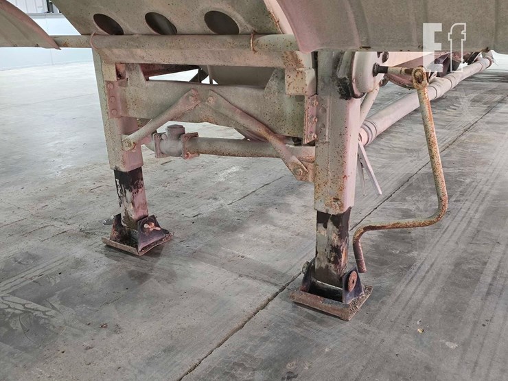 40-foot-pneumatic-tank-trailer-image-12