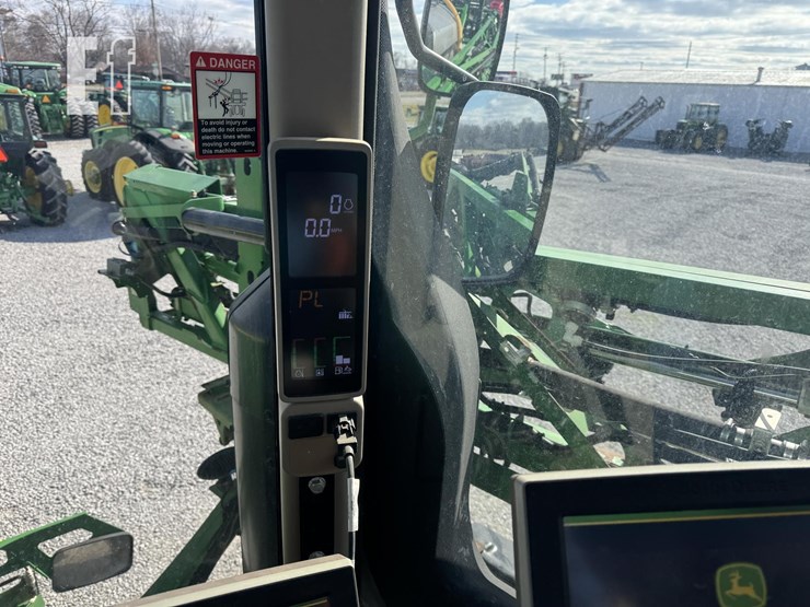 2019-john-deere-r4038-image-30