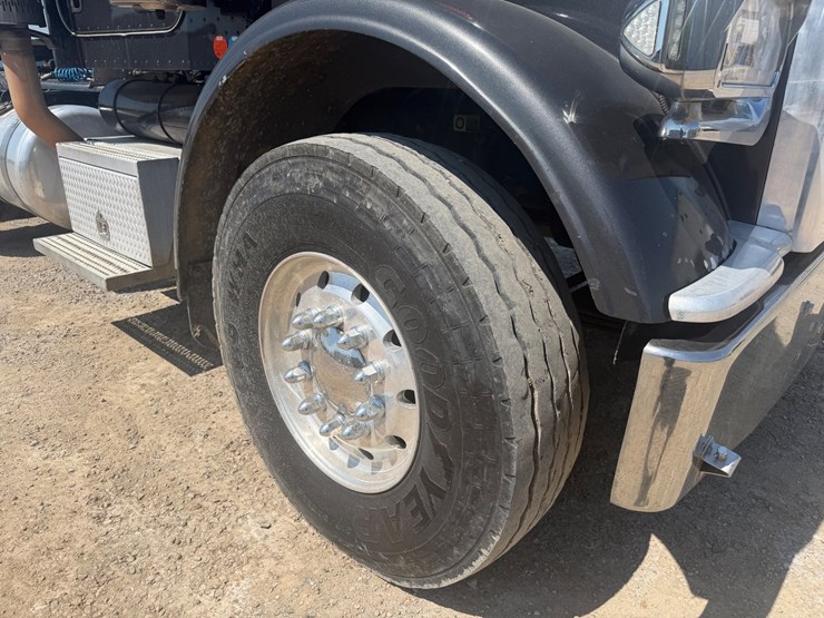 2009-peterbilt-367-image-6