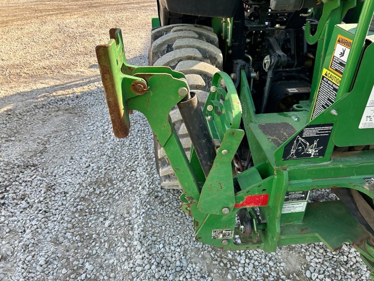 2021-john-deere-2032r-image-18