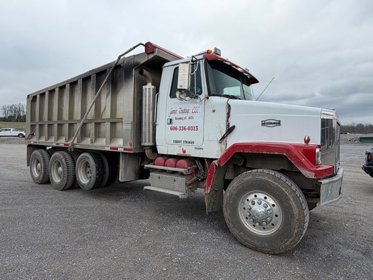 #31720-•-1999-volvo-tri-axle-dump-truck-image-2