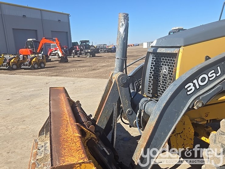 2010-deere-310sj-image-24