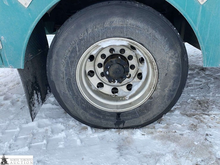 2011-freightliner-m2-106-image-41