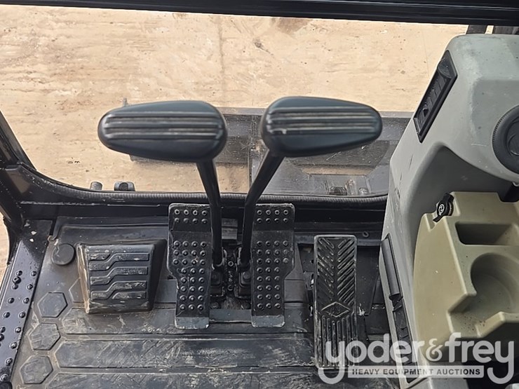 2018-caterpillar-305.5-image-109