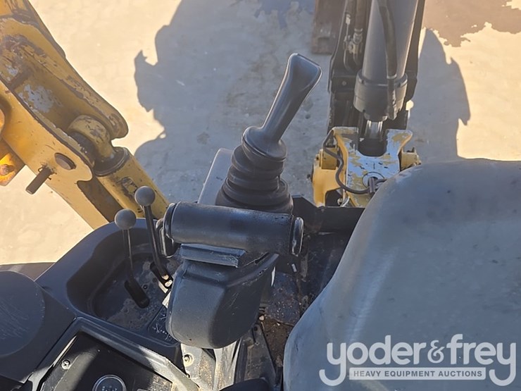 2010-deere-310sj-image-73