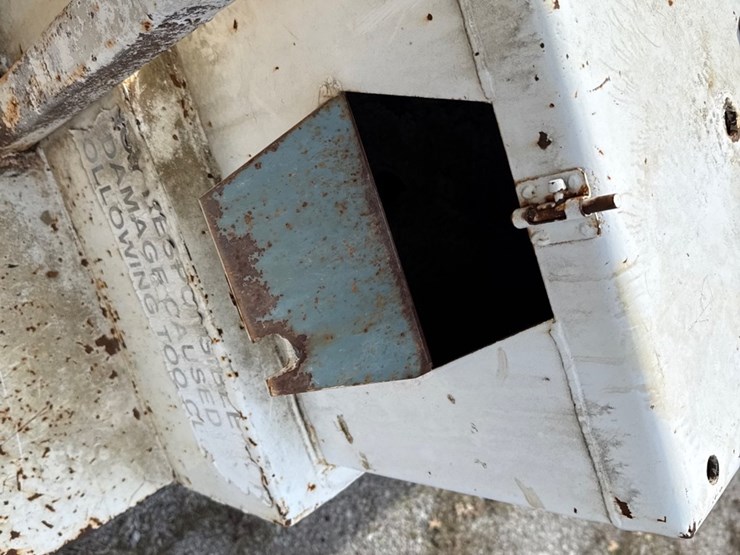 #31721-•-1989-mack-r690t-single-axle-fuel-truck-image-28