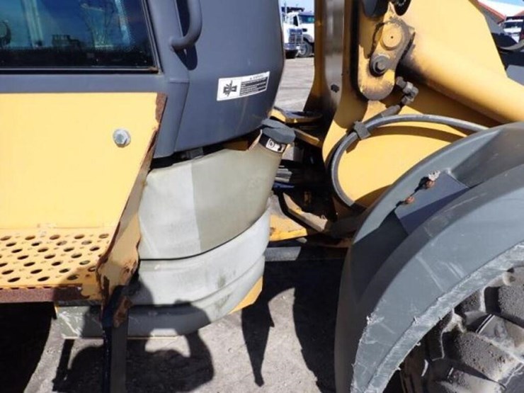 2011-deere-304j-image-46