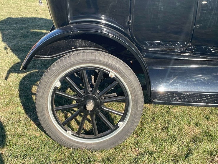 1917-model-t-touring-image-34