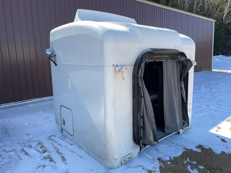 #3937-•-semi-sleeper-cab-image-3