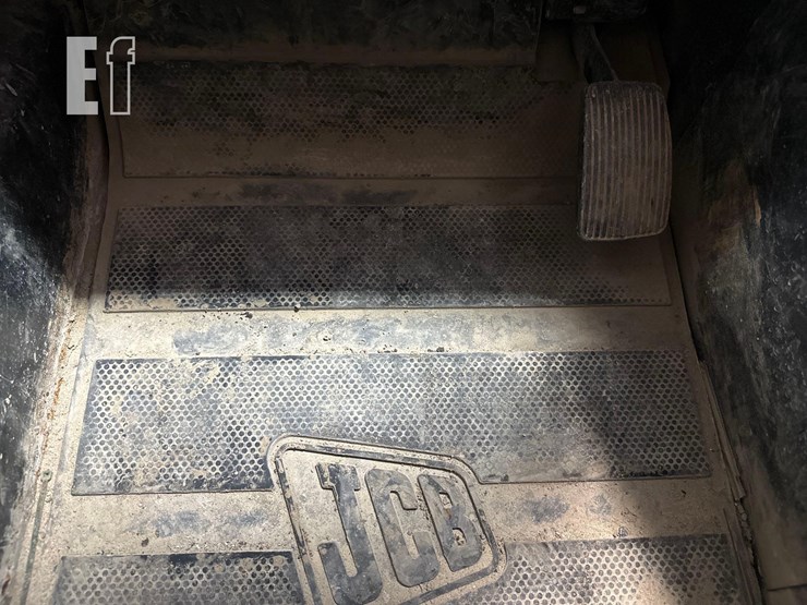 2021-jcb-3ts-8t-image-18