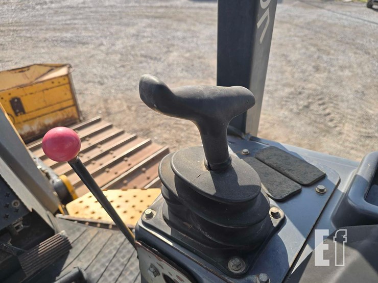 2016-deere-700k-lgp-image-15