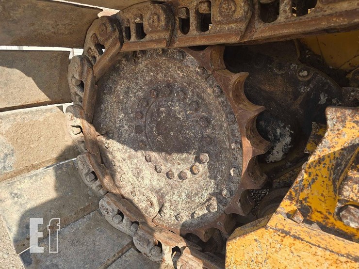 2016-deere-700k-lgp-image-26