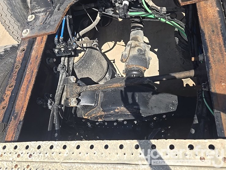 2011-freightliner-cascadia-125-image-20