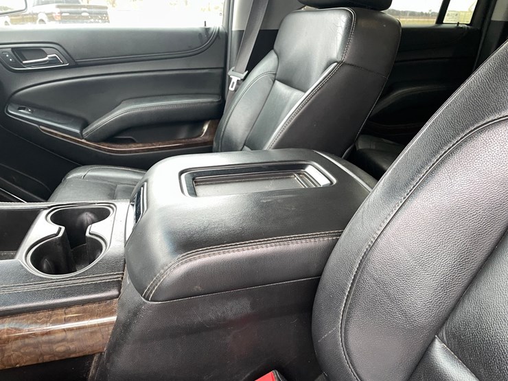 2015-chevrolet-suburban-image-70