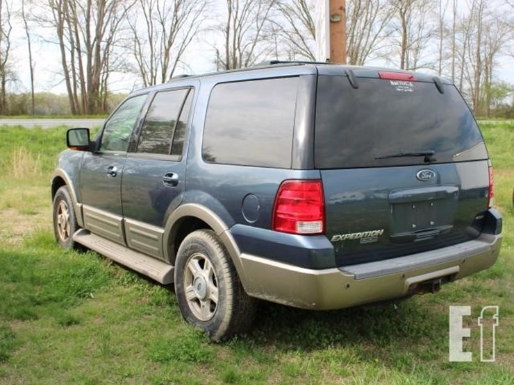 2004-ford-expedition-image-3