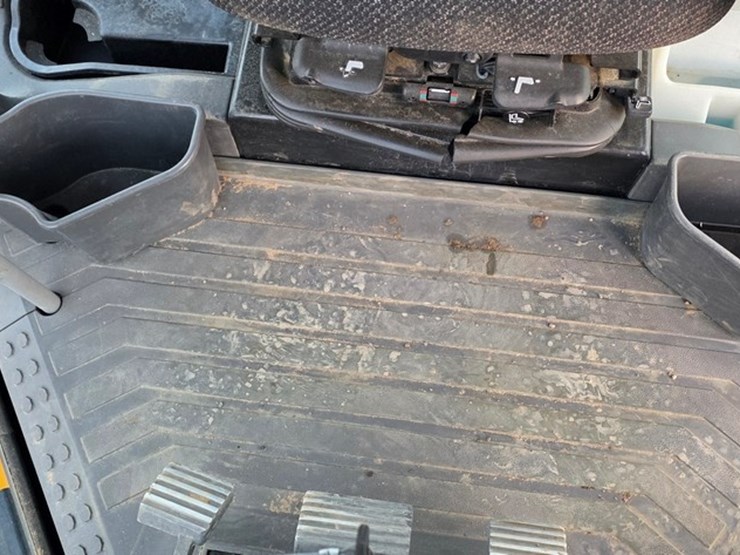 2020-caterpillar-140-image-65