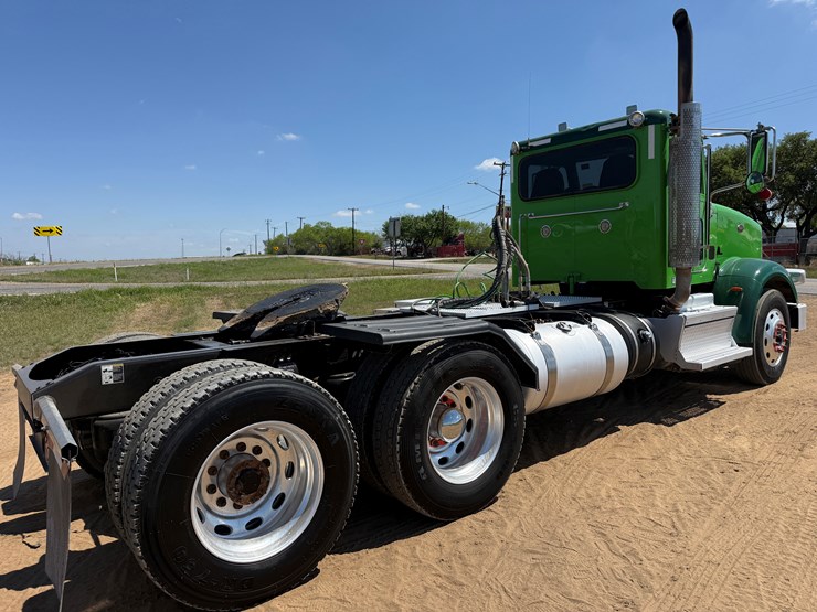 2020-peterbilt-367-image-5