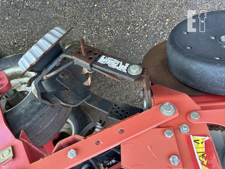 2009-white-8516-image-33