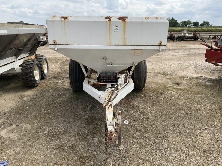 s&a-9'x6'-steel-pull-fertilizer-spreader-image-2