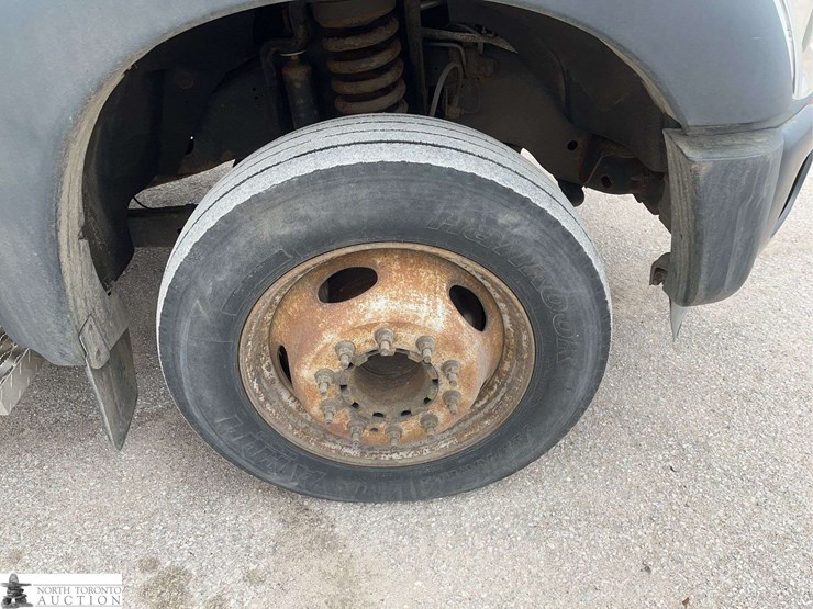 2011-ford-f550-image-26