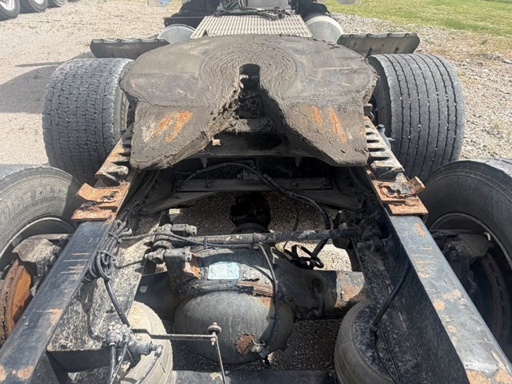 2019-peterbilt-567-image-15