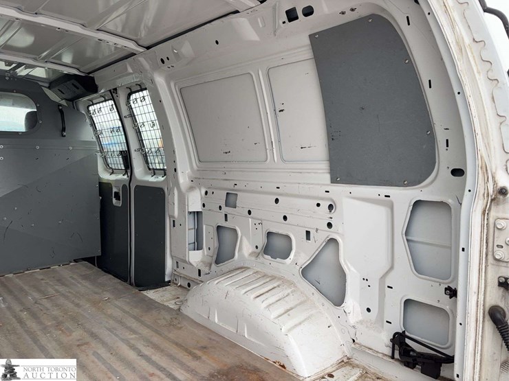 2011-ford-cargo-image-28