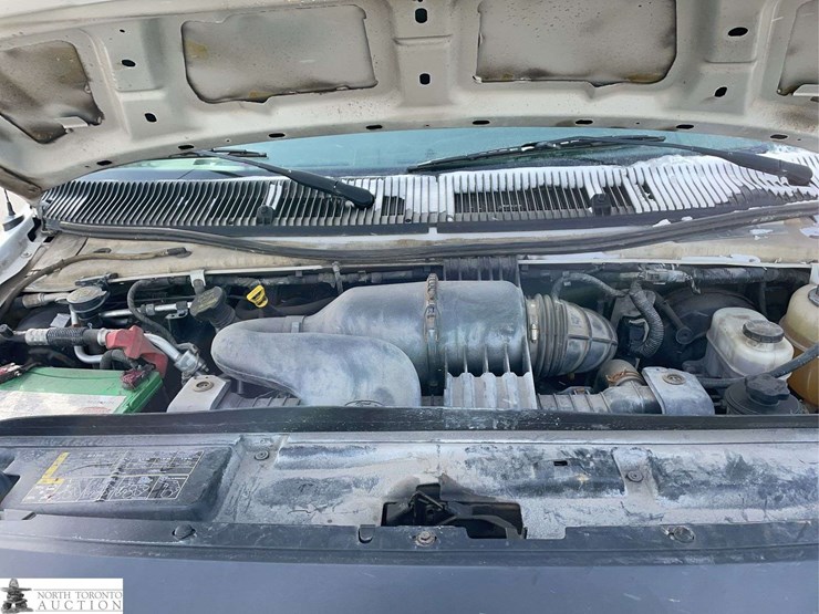 2014-ford-cargo-image-10