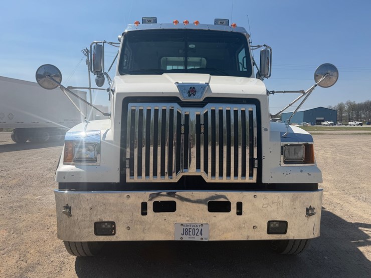 2016-western-star-4700-image-5