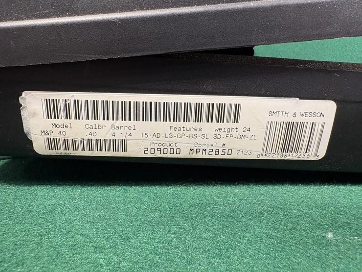 smith-&-wesson-m&p-40---40-s&w-pistol-image-13