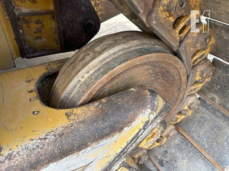 2020-caterpillar-d6-xe-lgp-image-35