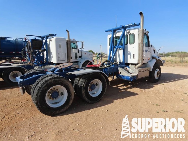 2018-peterbilt-567-image-3