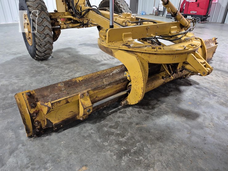 2009-caterpillar-120m-image-12