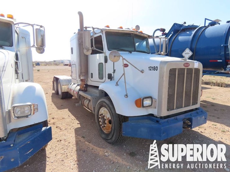 2012-peterbilt-365-image-2
