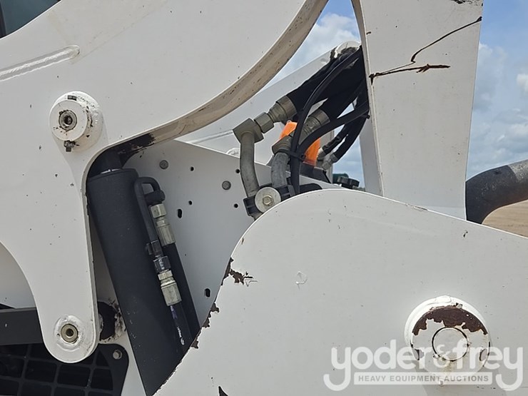 2021-bobcat-t740-image-29