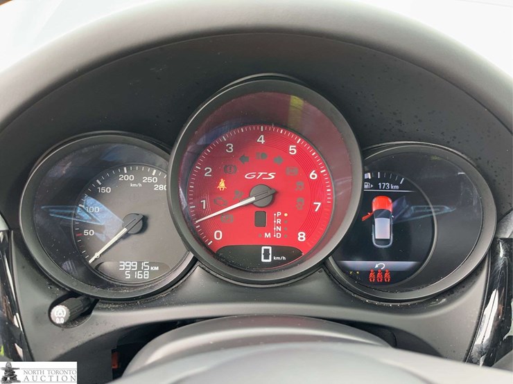 2024-porsch-macan-gts-image-12