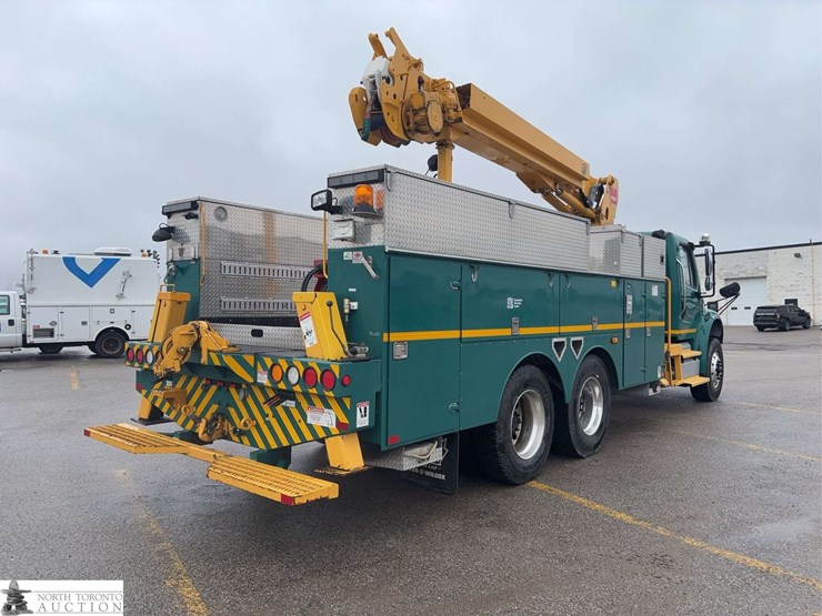 2012-freightliner-m2-106-image-4