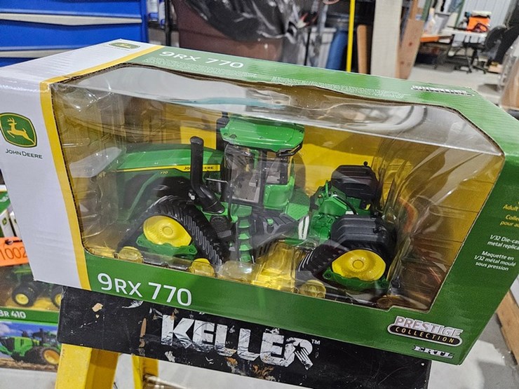#1000-•-john-deere-9r-770-1/32-die-cast-toy-tractor-image-3