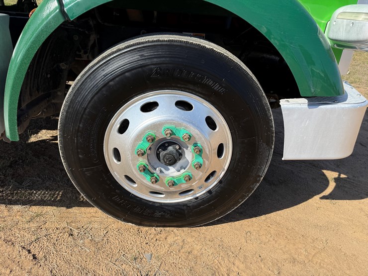 2020-peterbilt-367-image-19