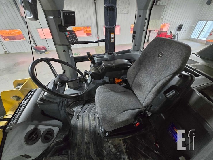 2022-deere-524-p-tier-image-13