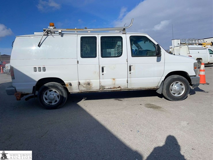 2011-ford-cargo-image-4