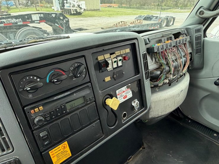 2004-international-durastar-4300-image-15