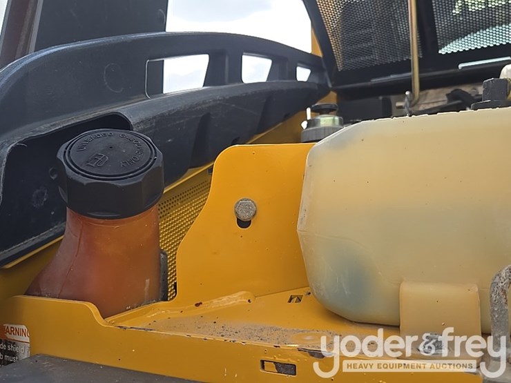 2011-deere-328d-image-32