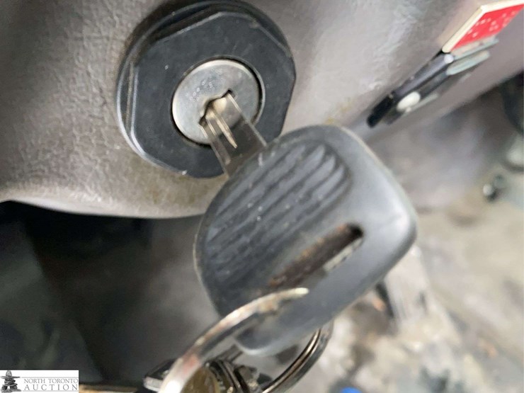 2011-freightliner-m2-106-image-51